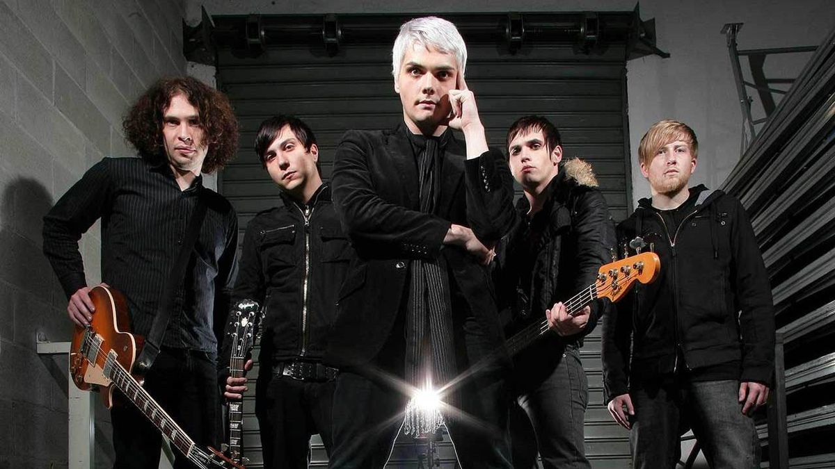 Слушать песню my. Группа my Chemical Romance. My Chemical Romance 2004. Май Кемикал романс. NY Chemical Romance.