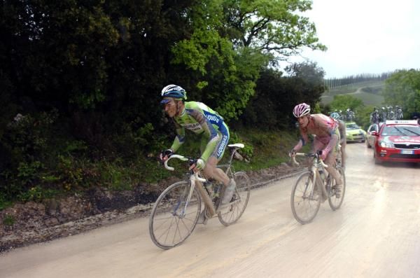 Ivan Basso (Liquigas-Doimo) puts everything in as he battles against the gradient
