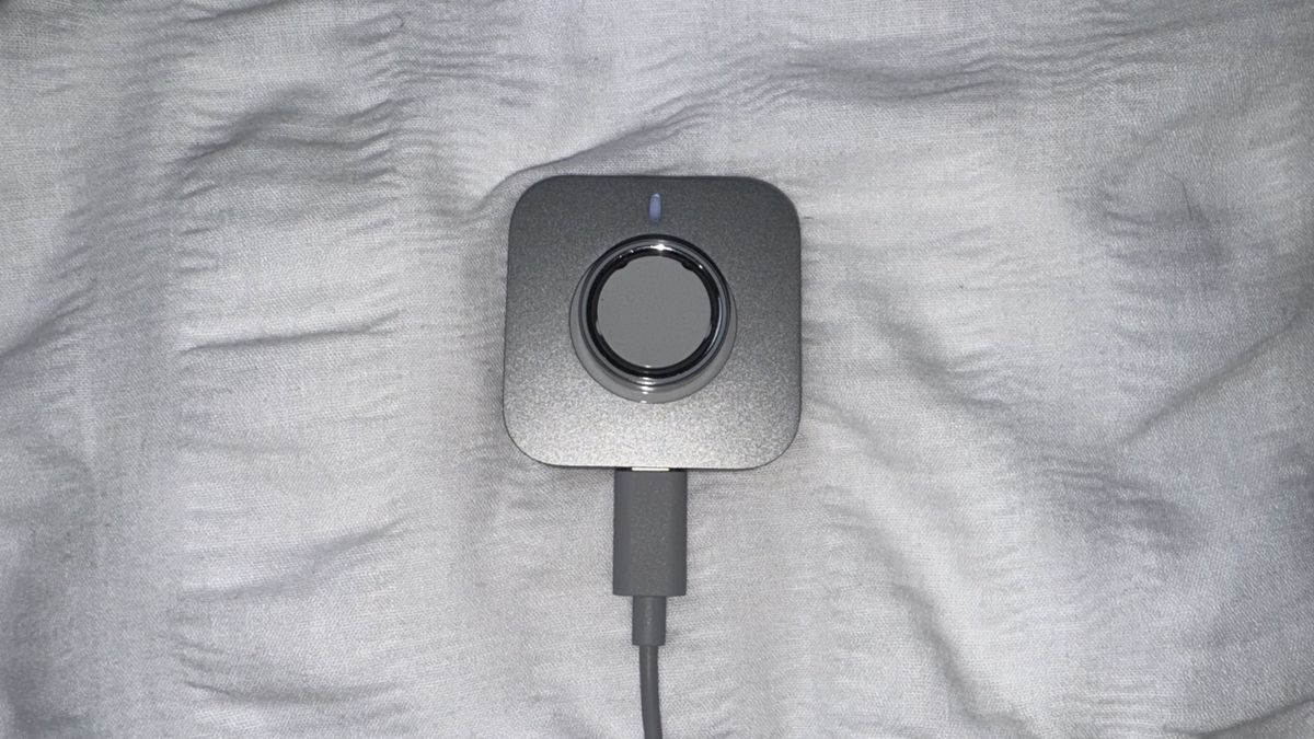 Oura Ring 4 on charging unit