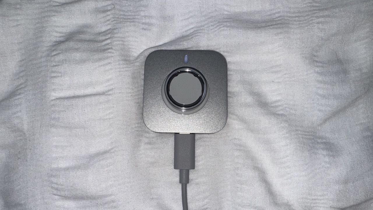 Oura Ring 4 on charging unit