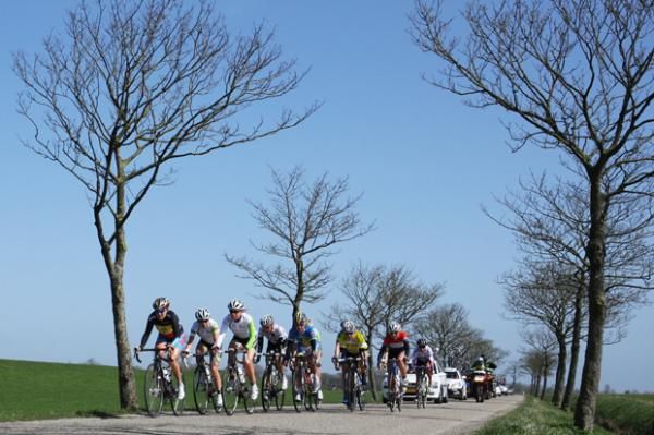 Liesbet De Vocht (Topsport Vlaanderen 2012 - Ridley Team) leads the front group