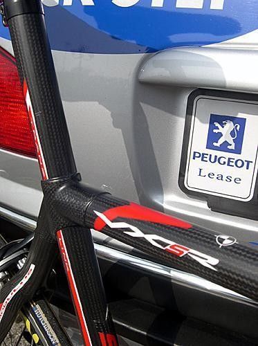 Detailed side view of the VX R-S, showing the integrated seatpost.