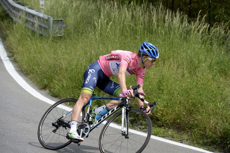 Simon Clarke enjoying his one day in the maglia rosa