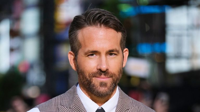 Suit, Fashion, Facial hair, White-collar worker, Dress shirt, Formal wear, Outerwear, Street fashion, Beard, Tie,