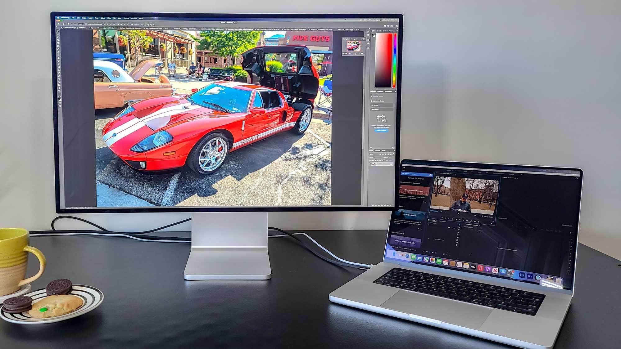 Apple Pro Display XDR — photo 8 of 9