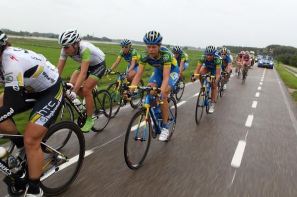 There were five AA Drink riders in the break, plus one who looked a bit like them - Emma Johansson (Hitec Products)