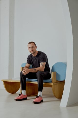 3D artist Andrés Reisinger sitting down