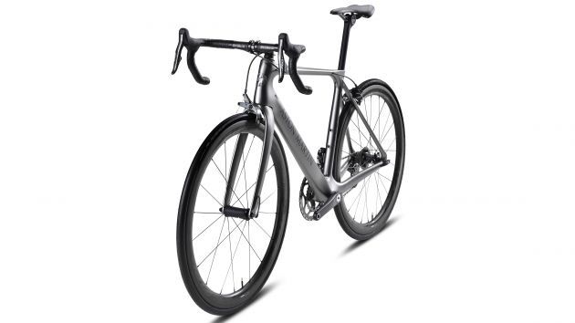 The frame is said to weigh 770g, complete bikes are a claimed 5.9kg with a SRAM eTap group