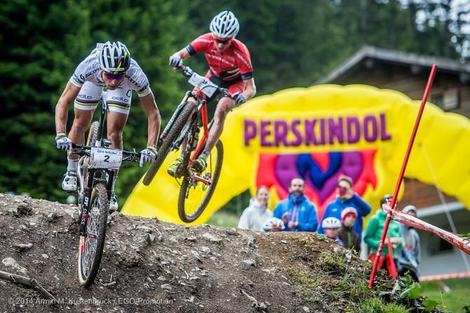 Nino Schurter leads Mathias Flueckiger