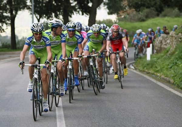 Vincenzo Nibali sets the pace for Liquigas-Doimo.
