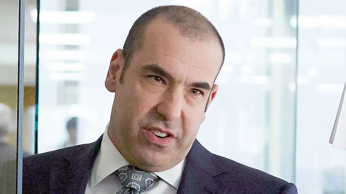 Rick Hoffman in Suits