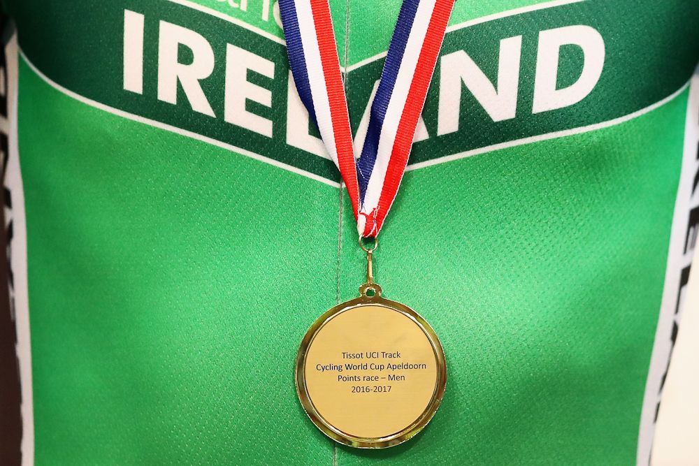 ark Downey of Ireland celebrates winning the gold medal in the Men's Points Race