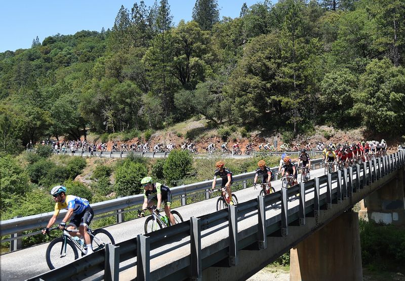 Mark Cavendish (Etixx-Quick Step) lead over a bridge