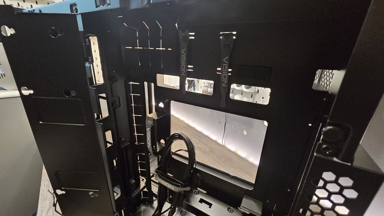 Lian Li O11 Vision Compact PC case