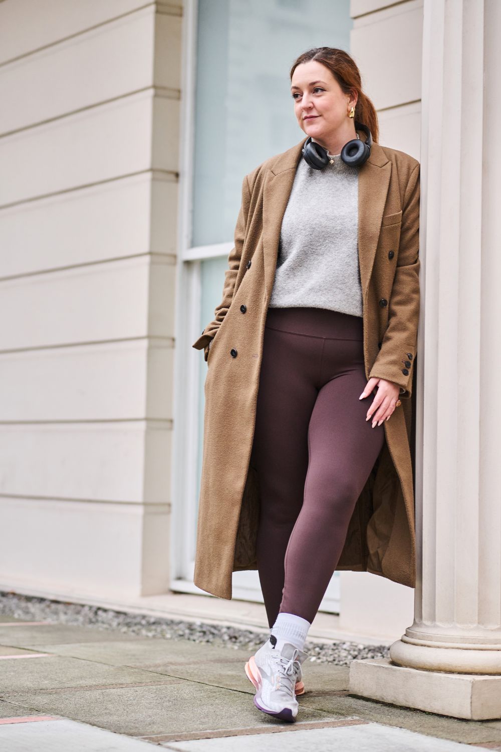 jadie wearing high waisted gym leggings