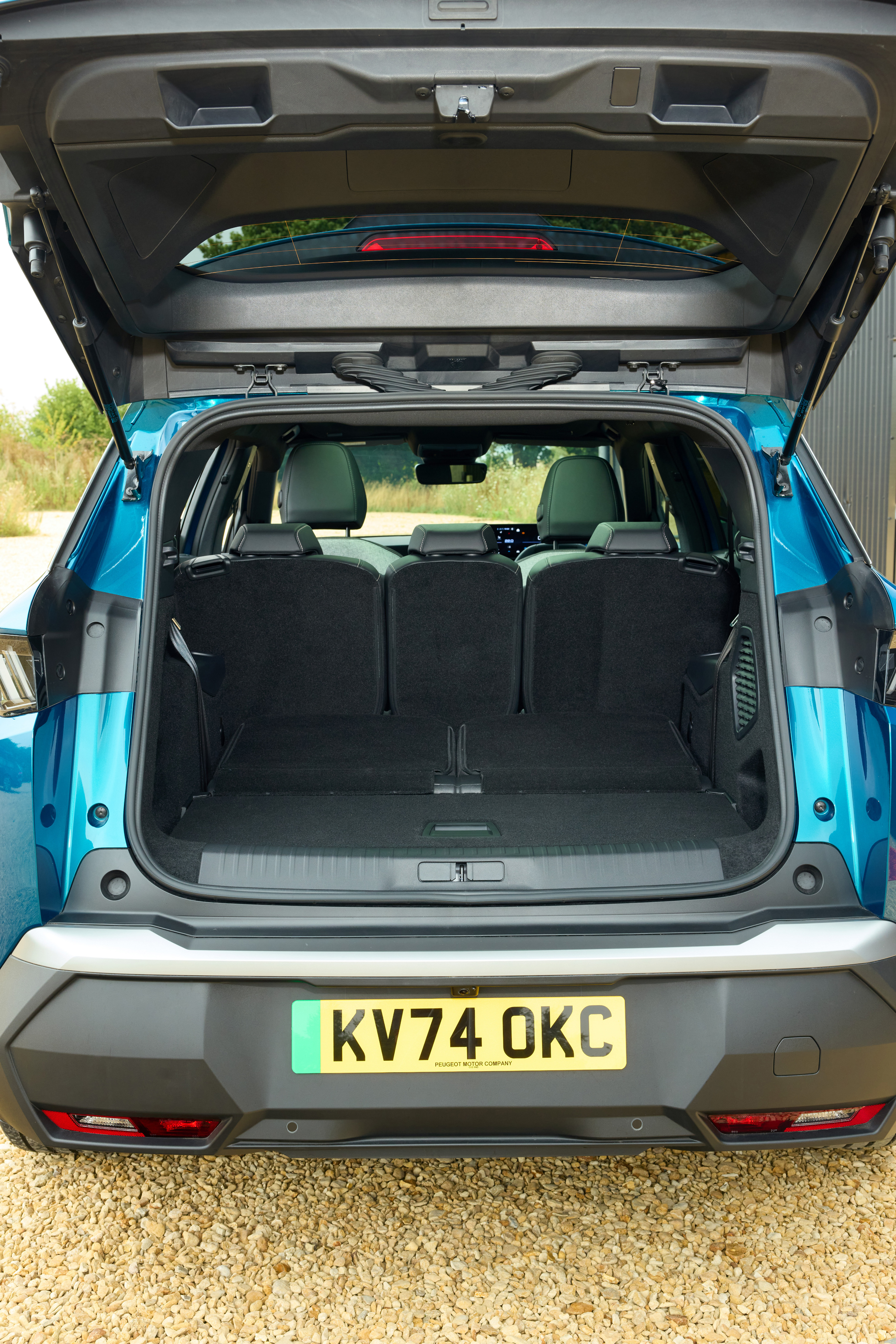 Peugeot E-5008 interior
