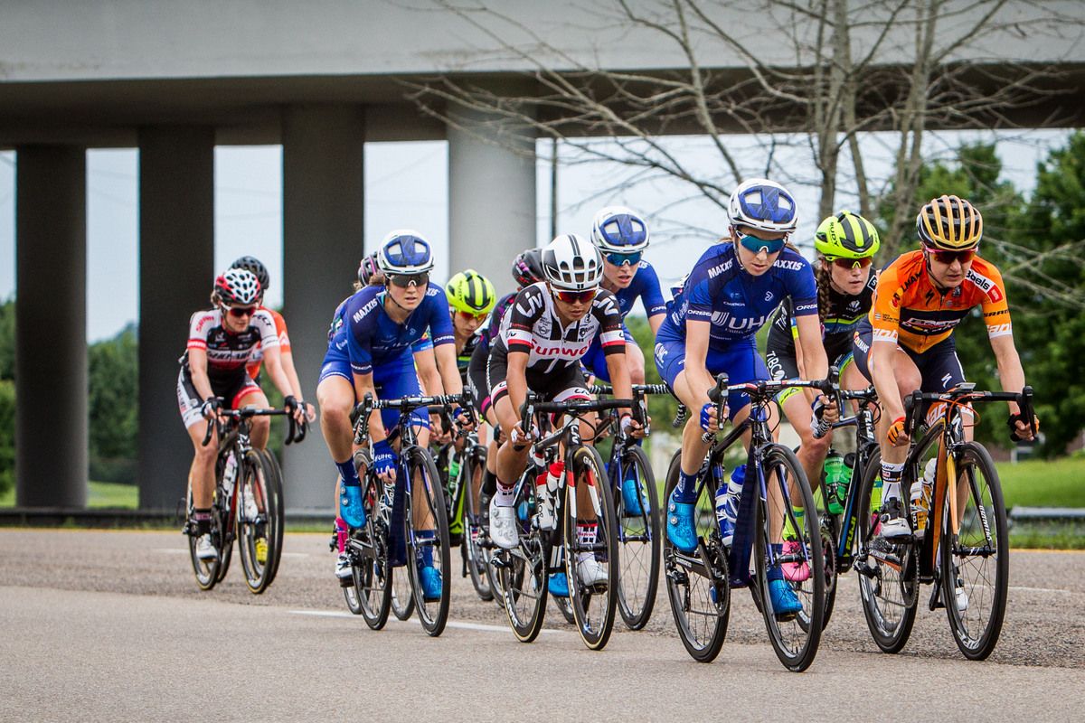 Another group splits from the main field