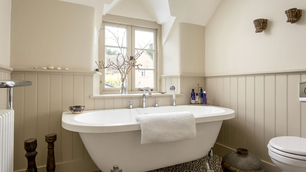 roll top bath in bathroom