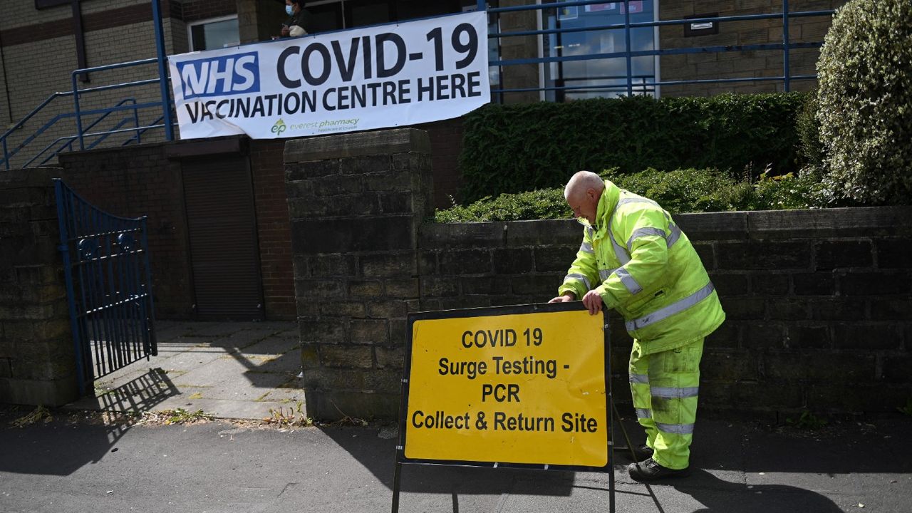 A worker at a Covid testing site