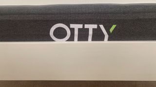Edge of the Otty Original Hybrid Mattress showing the logo
