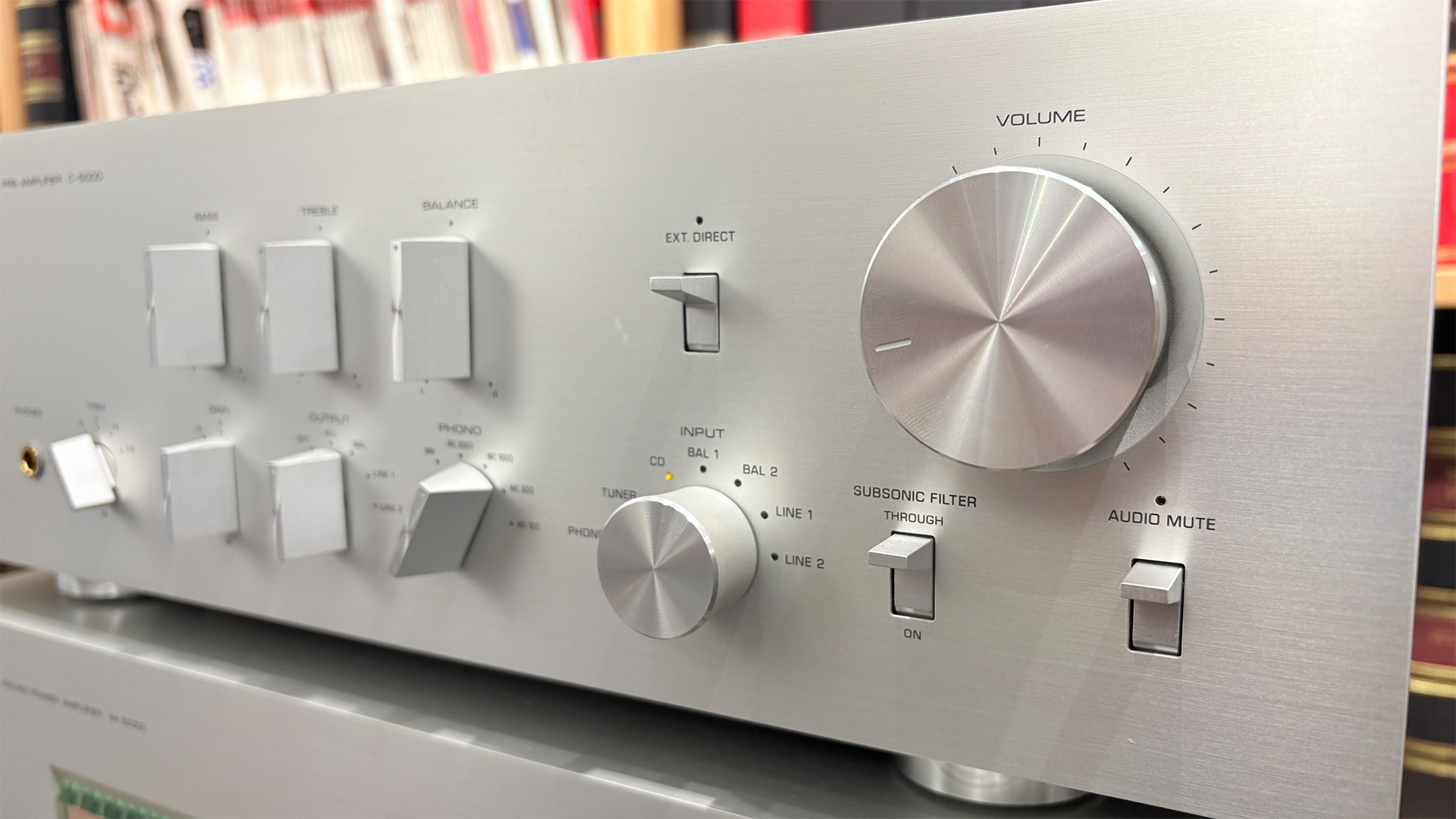 Yamaha M-5000 pre/power amplifier close up on dials and switches