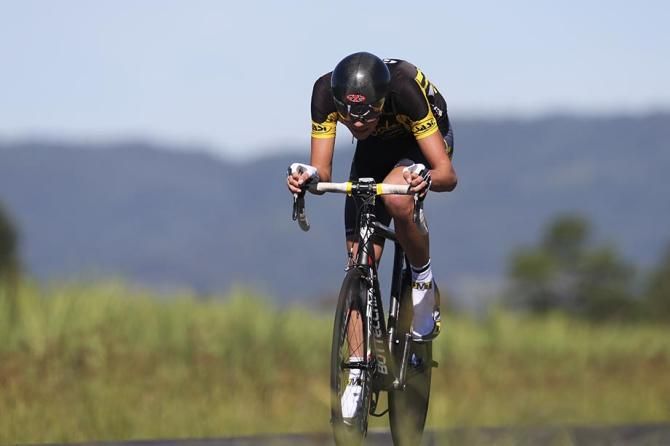Tom Kaesler (Euride Racing) puts it in during the 9.3km TT