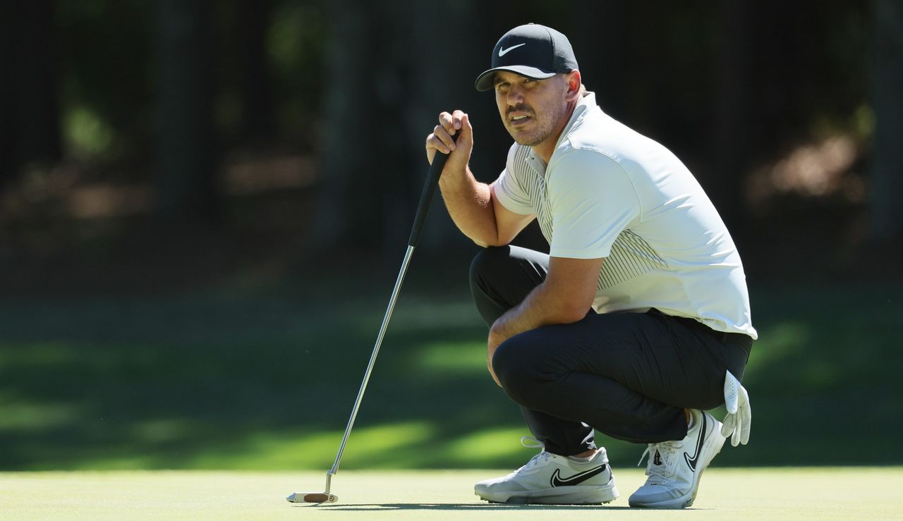 Koepka lines up a putt