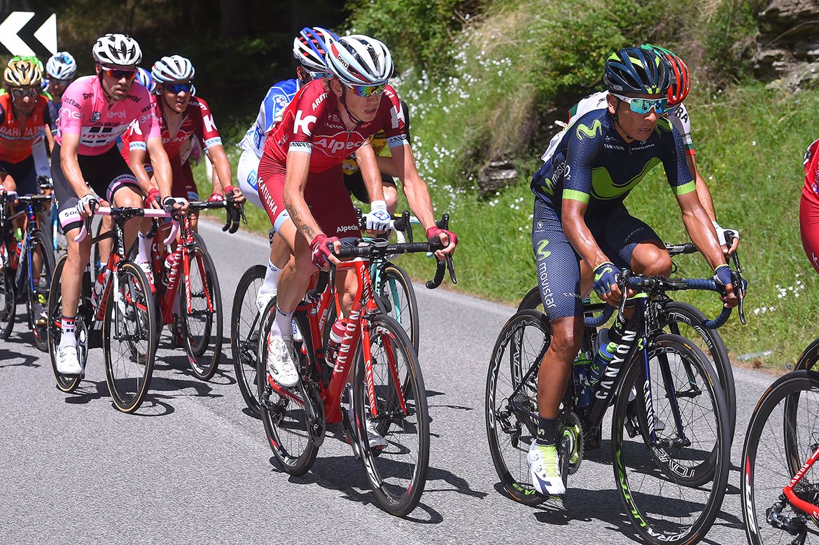 The pink jersey hopefuls back in the pack on the Giro d'Italia's 11th stage
