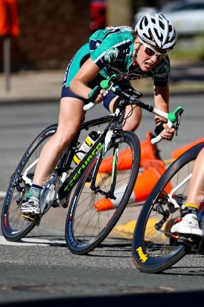 Errine Willock (Webcor) getting ready to head into the sprint.