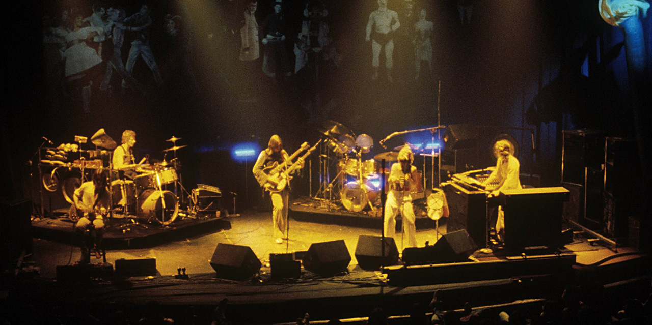 UNSPECIFIED - APRIL 01: Photo of GENESIS; L-R: Steve Hackett, Bill Bruford, Mike Rutherford, Phil Collins, Tony Banks performing live onstage (Photo by Richard E. Aaron/Redferns)