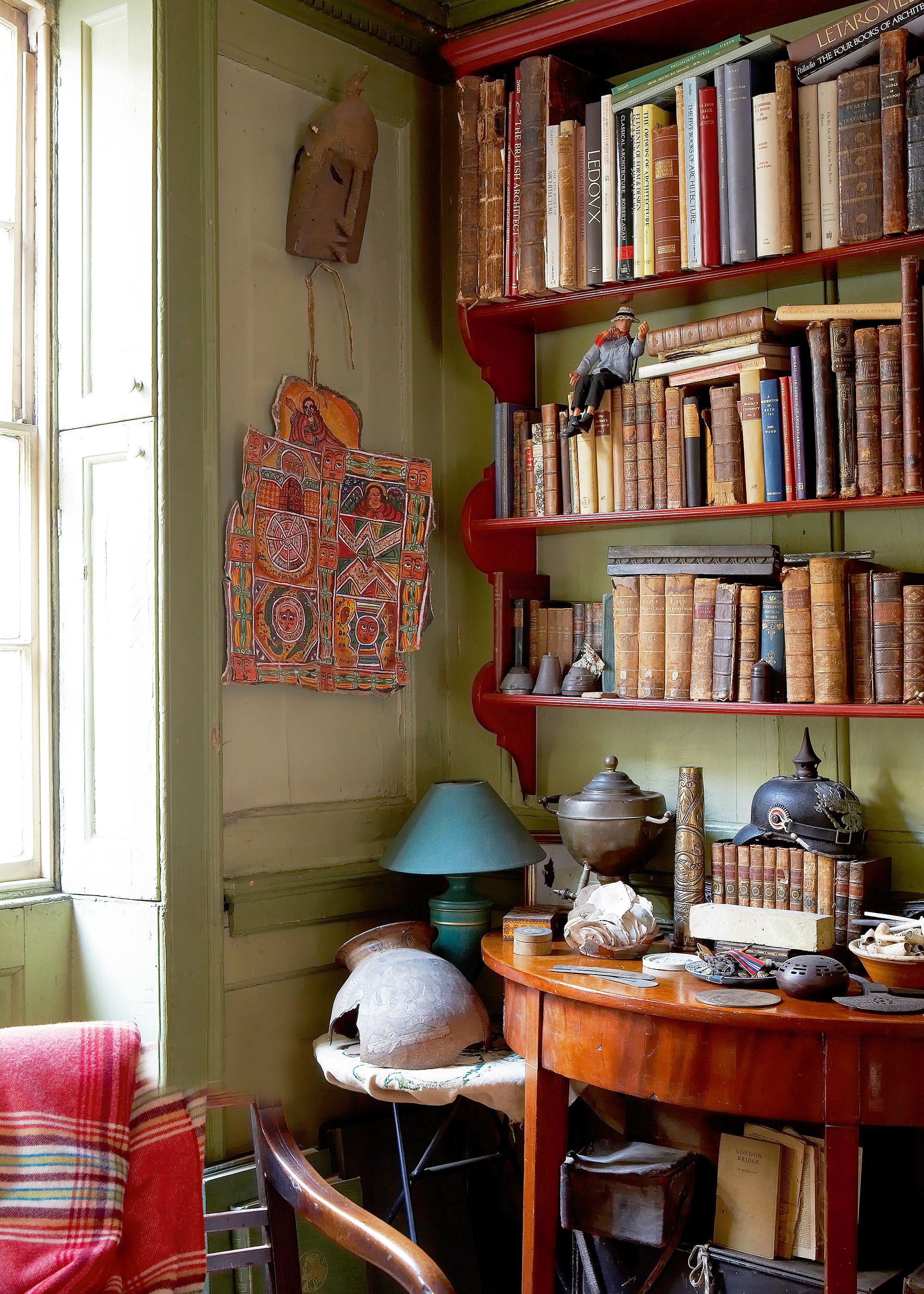  Livres vintage exposés dans un bureau à domicile