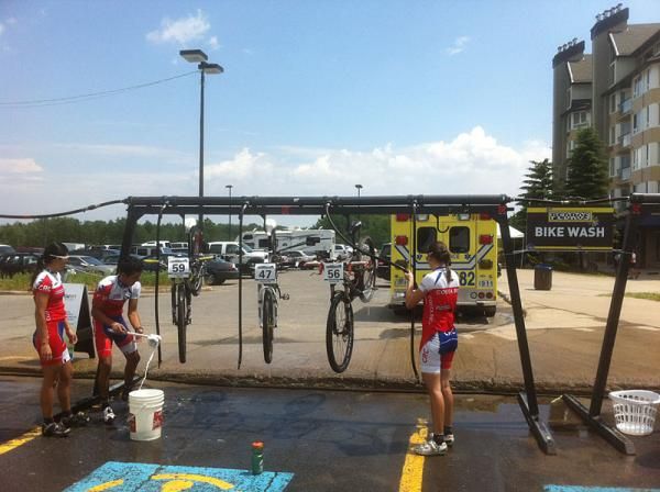The Costa Rican team washes its bikes