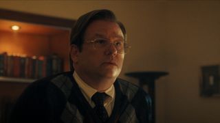 Dallas Roberts as Dr. Jerome Oziel in episode 201 of Monsters: The Lyle And Erik Menendez Story