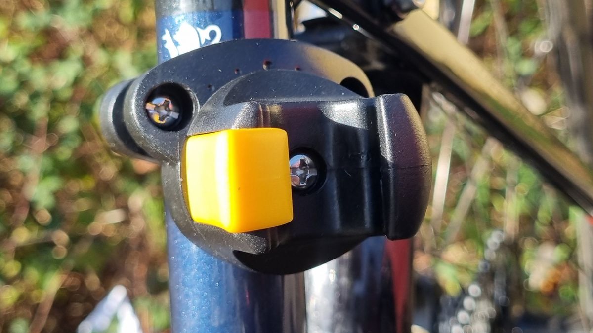 Onguard 8003 Pitbull mounting bracket fixed to a bike