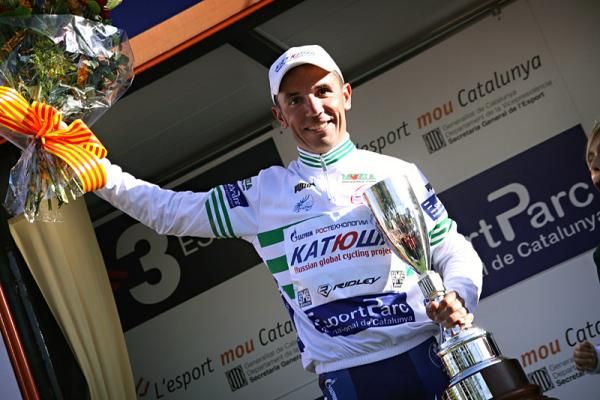 Joaquin Rodr&iacute;guez (Katusha) with his trophy for winning the general classification.