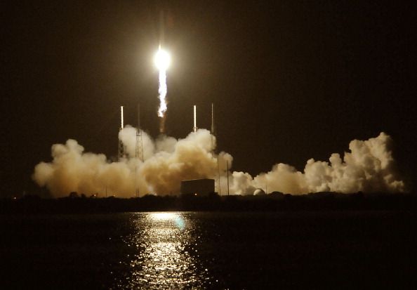 SpaceX&amp;#039;s Falcon 9 rocket launches successfully in 2012