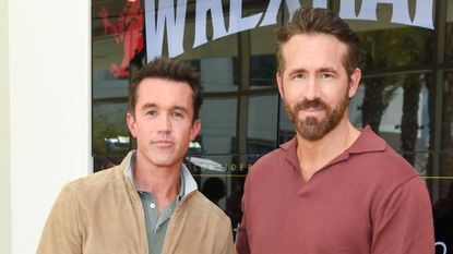 Ryan Reynolds and Rob McElhenney recreate a special cover for Christmas.