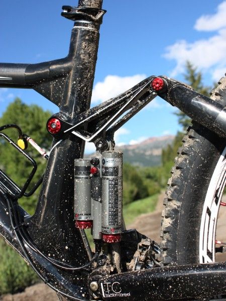 The Genius continues to use a proprietary pull shock that requires an unusually high inflation pressure.