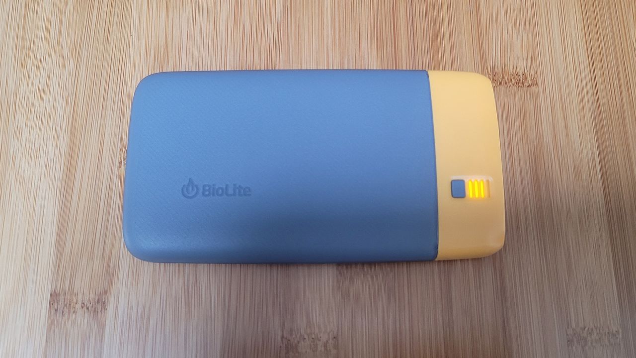 The BioLite Charge PD has a LED battery power indicator