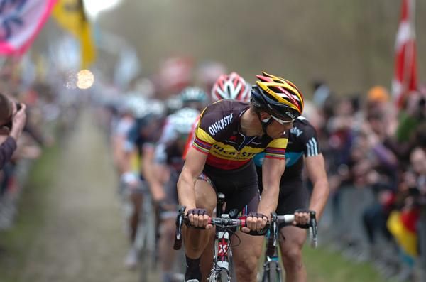 Tom Boonen (Quick Step) looks back, wondering if someone else might help with the pulling.