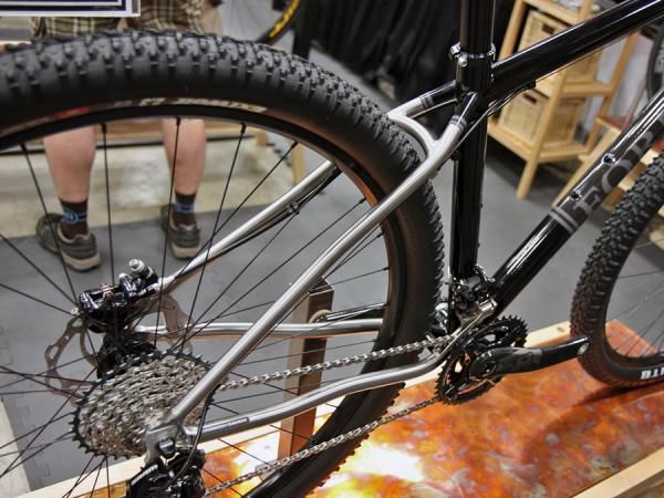 Form Cycles used 5/8"-diameter seat stays and 3/4"-diameter chain stays on this titanium hardtail.