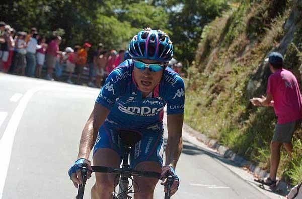 Cunego has a slender lead over the pack on his way to finishing 17th