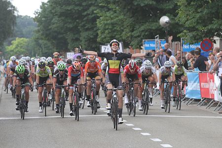 Jolien D'hoore (Wiggle High5) wins Diamond Tour from a bunch sprint
