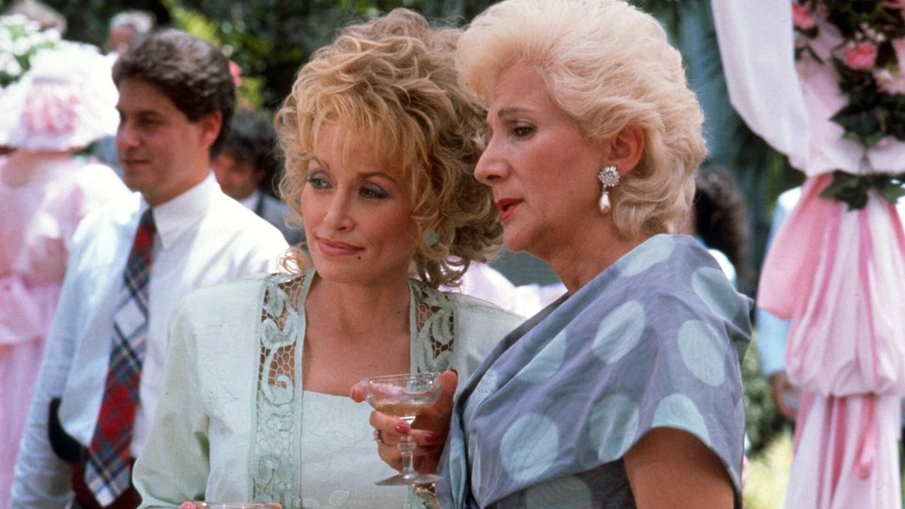 Dolly Parton and Shirley MacLaine in Steel Magnolias