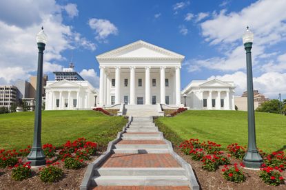 picture of the front steps and front of the Virginia capitol building