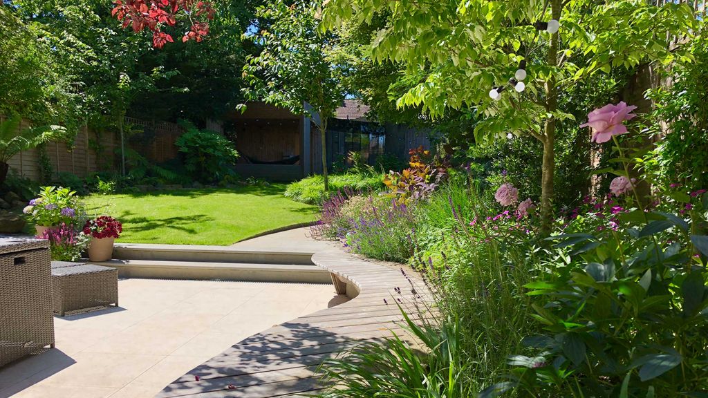 Sloping garden ideas: 20 landscaping and styling solutions for plots on ...