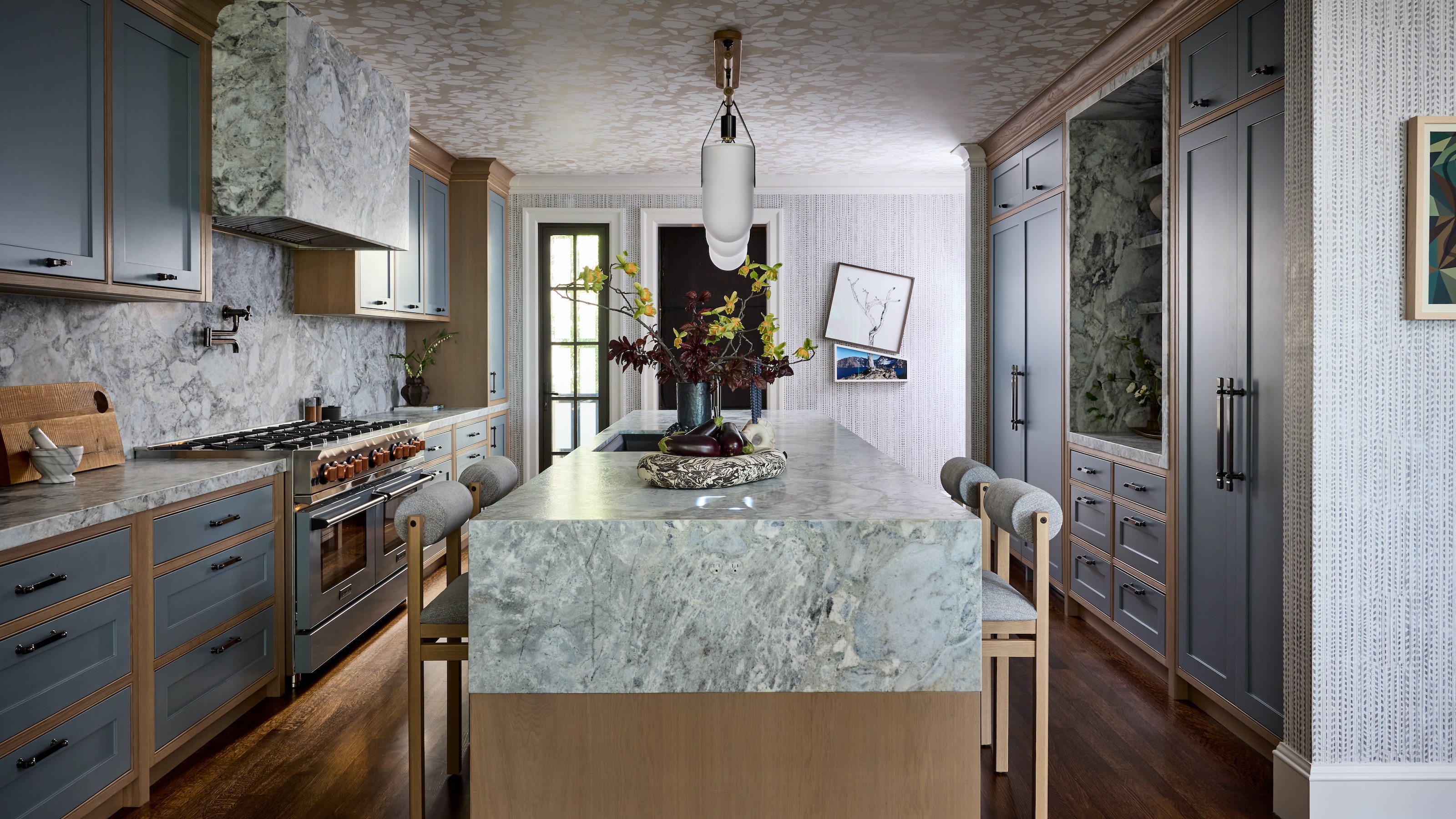 kitchen with wallpaper