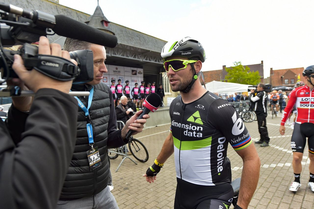 Mark Cavendish (Dimension Data) chatting to TV pre-race