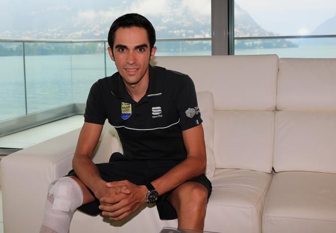 Alberto Contador announces that he will ride the Vuelta a Espana despite fracturing his tibia at the Tour de France