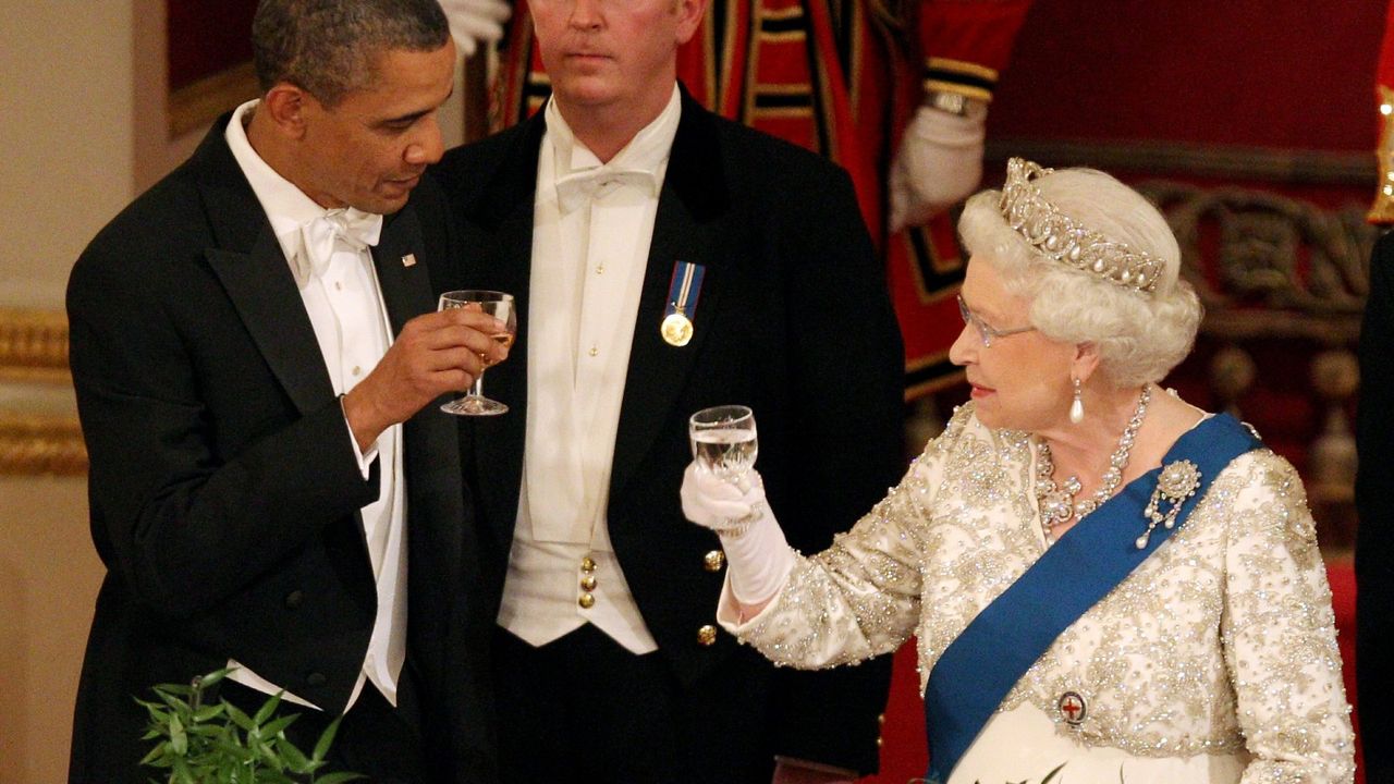 Queen Elizabeth II and Barack Obama at a state banquet